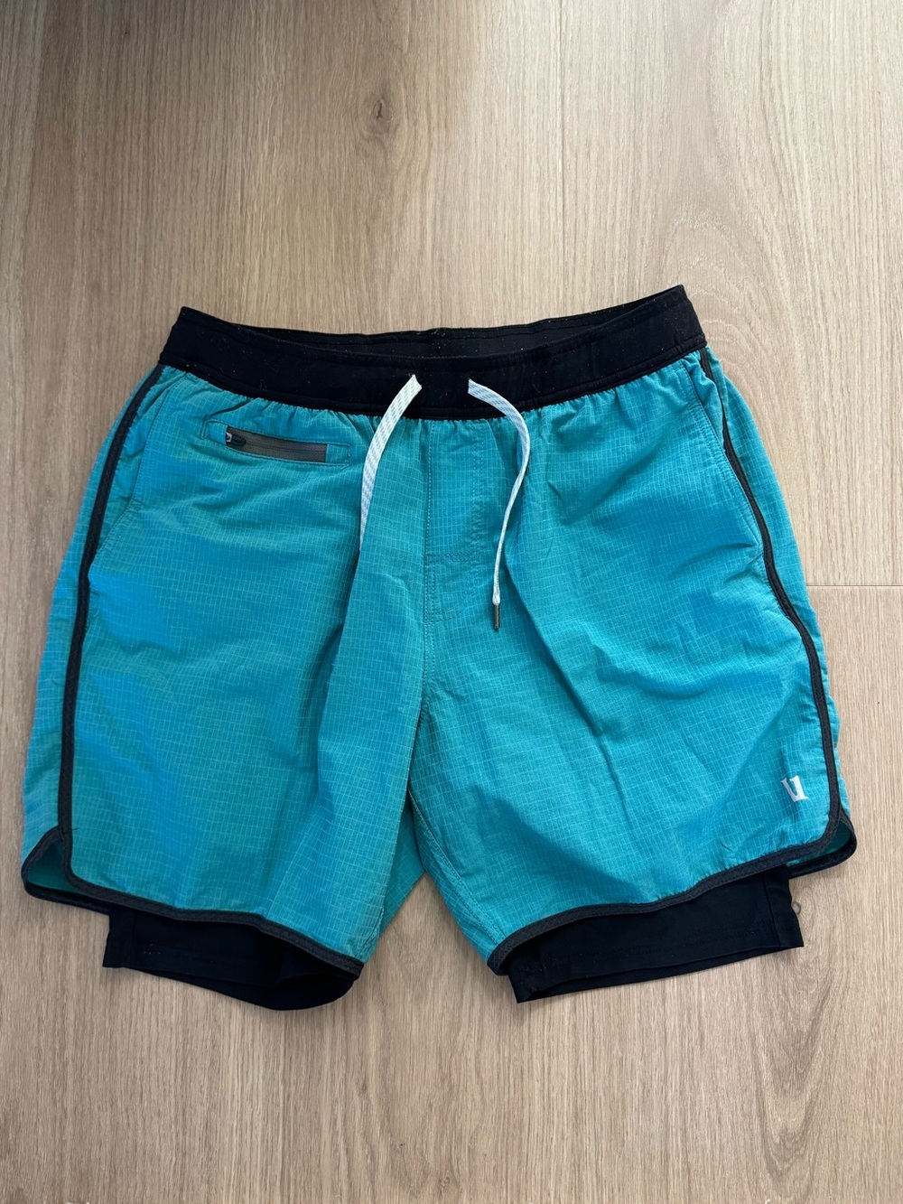 Men's Vuori Athletic Layered Shorts with Black Waistband Size Medium